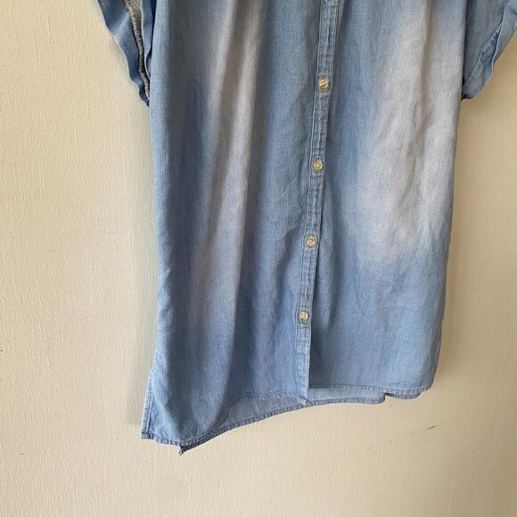 Old Navy Chambray Blouse Womens Medium Blue Collared Country Cottage Office - Picture 3 of 8